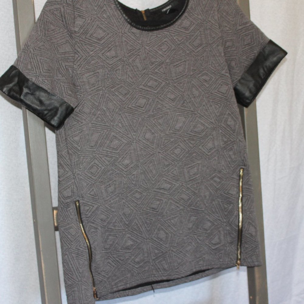 leather trim blouse w/ grey pattern, sm